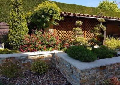Création jardinière avec parement gneiss